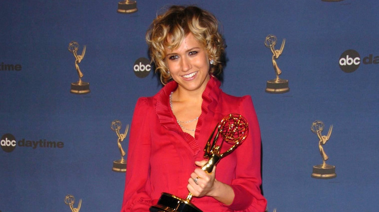 Jennifer Landon smiling and holding her Emmy in 2006