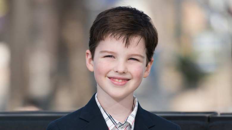 Iain Armitage smiling on the set of Extra