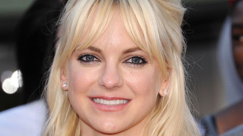 Anna Faris smiling