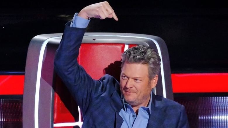 Black Shelton points at his head