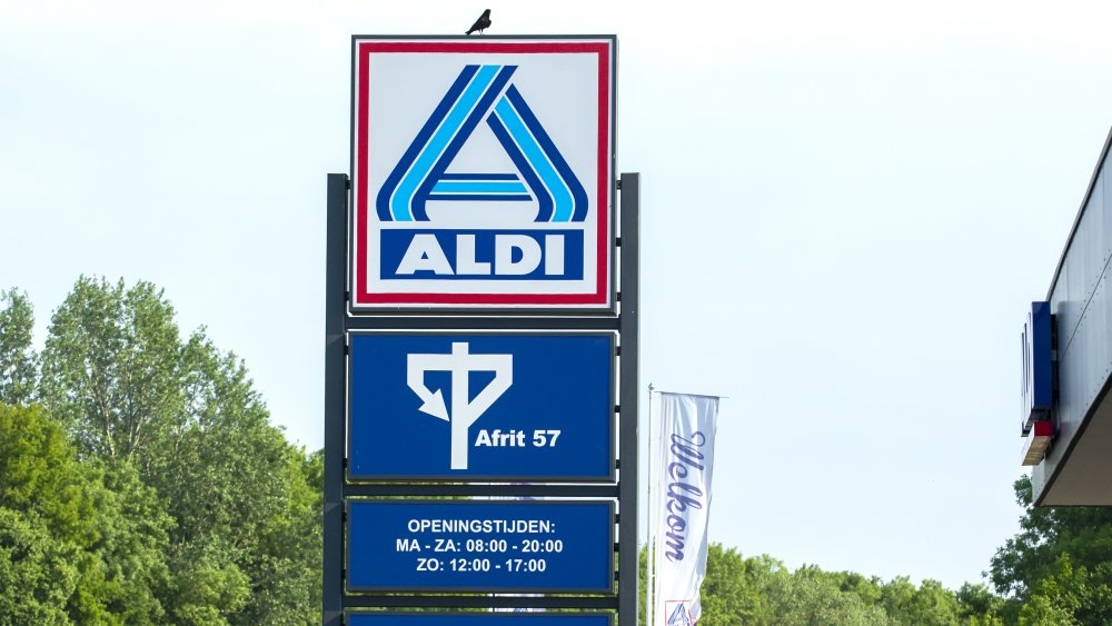 Aldi store sign