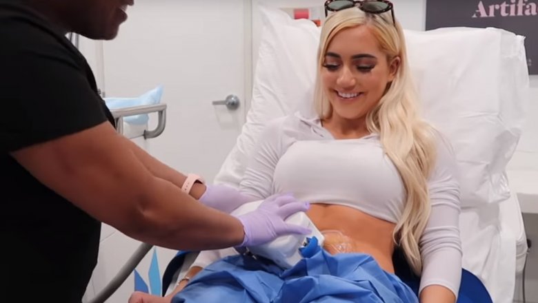 A woman getting her abdomen CoolSculpted