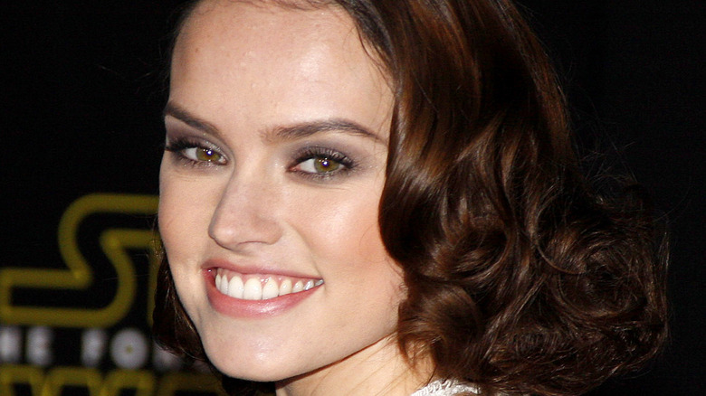 Daisy Ridley smiles on the red carpet