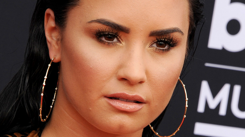 Demi Lovato long dark hair