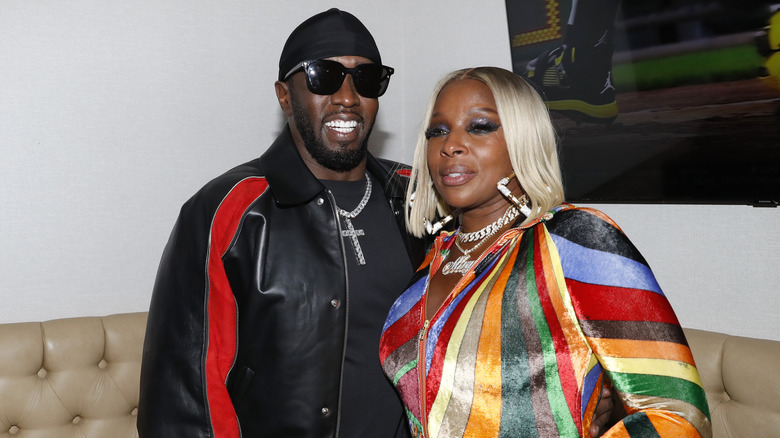 Diddy and Mary J. Blige posing for photos