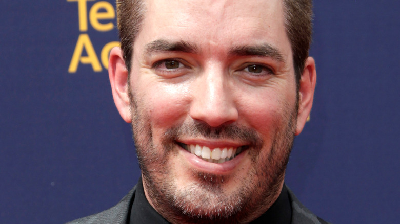 Drew Scott smiling