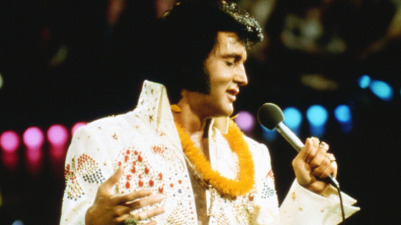 Elvis Presley singing, 1973