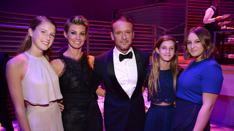Tim McGraw and Faith Hill with their 3 daughters