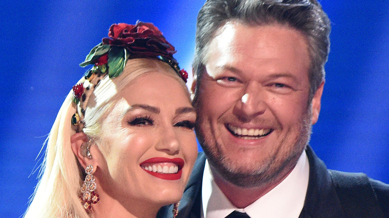 Blake Shelton and Gwen Stefani on stage