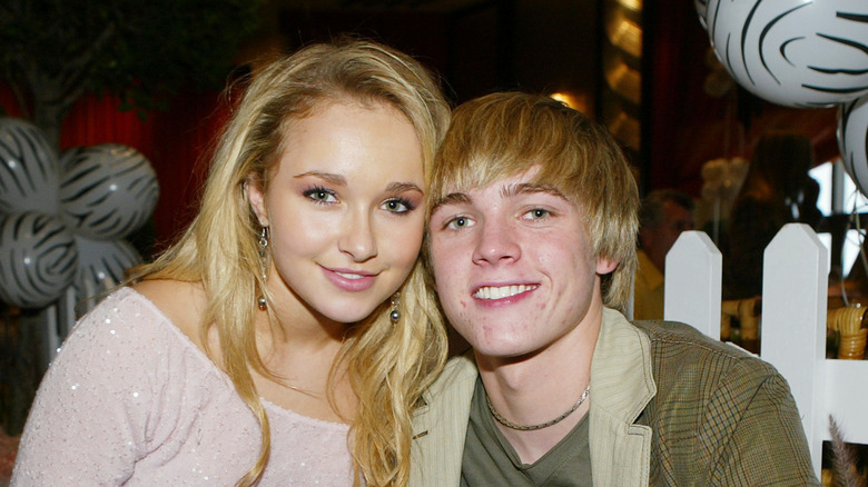 Hayden Panettiere and Jesse McCartney posing