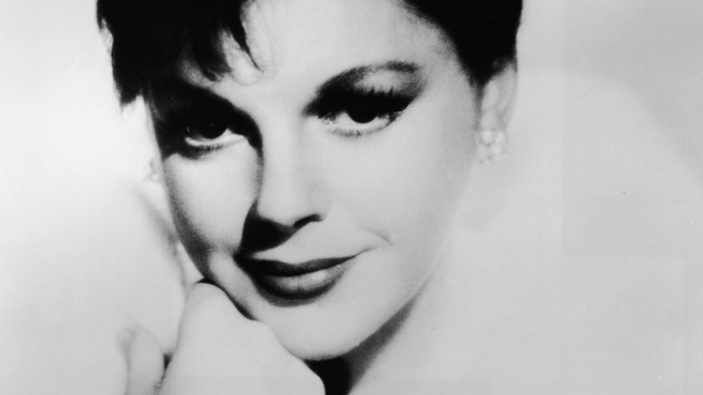 Judy Garland with cat eye makeup 