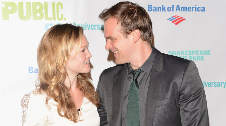 Julia Stiles and David Harbour look lovingly at each other