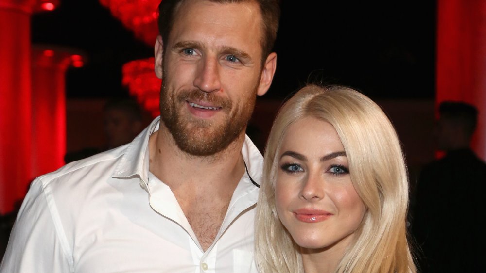 Julianne Hough and Boyfriend Brooks Laich Make a Smoothie Stop