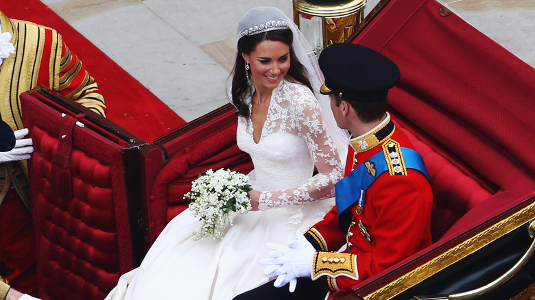 jul Retaliate fure The Truth About Kate Middleton's Wedding Dress