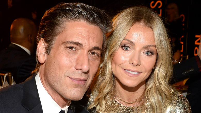 David Muir and Kelly Ripa posing for photo