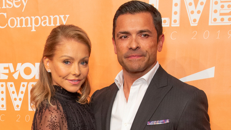 Kelly Ripa posing with Mark Consuelos