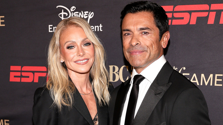 Kelly Ripa and Mark Consuelos smiling