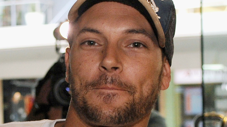 Kevin Federline poses 