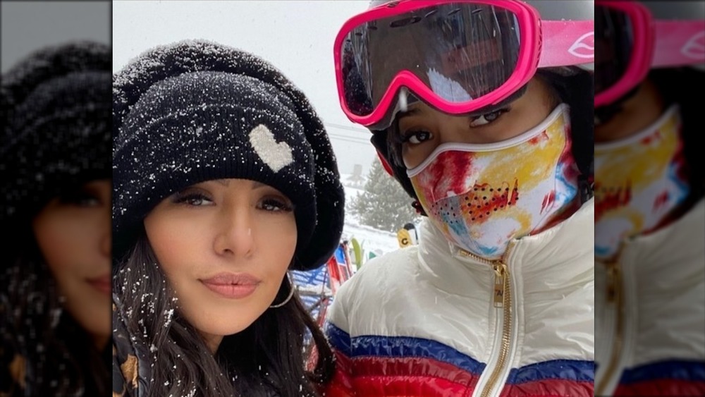 Natalia and Vanessa Bryant ski