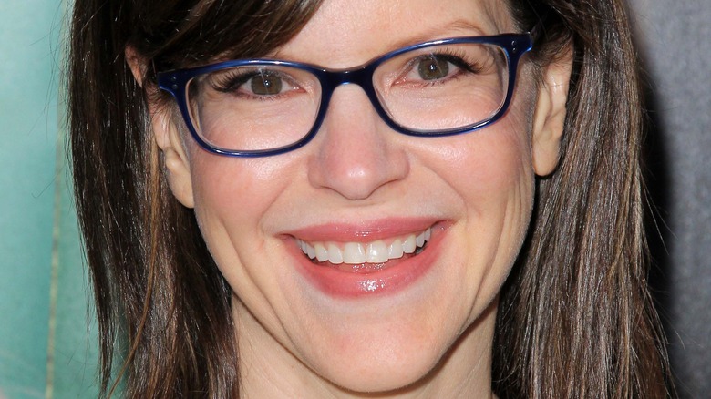 Lisa Loeb wearing glasses