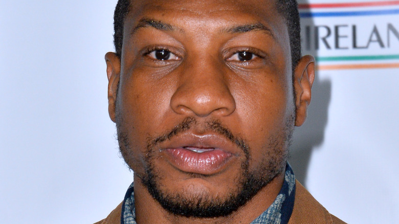 Jonathan Majors posing 