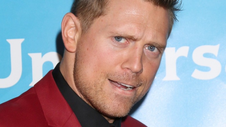 Mike Mizanin posing