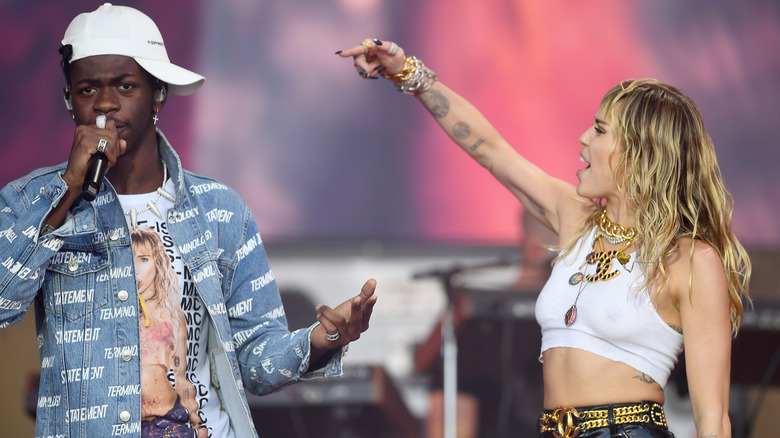 Lil Nas X singing with Miley Cyrus pointing at him