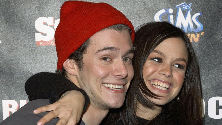 Rachel Bilson arm around Adam Brody