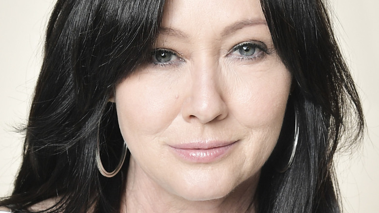 Shannen Doherty smiles