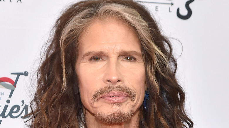 Steven Tyler poses on the red carpet