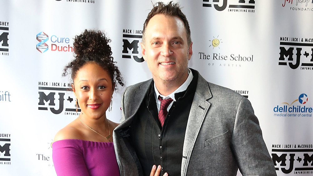 Tamera Mowry and Adam Housley at a charity gala in 2018