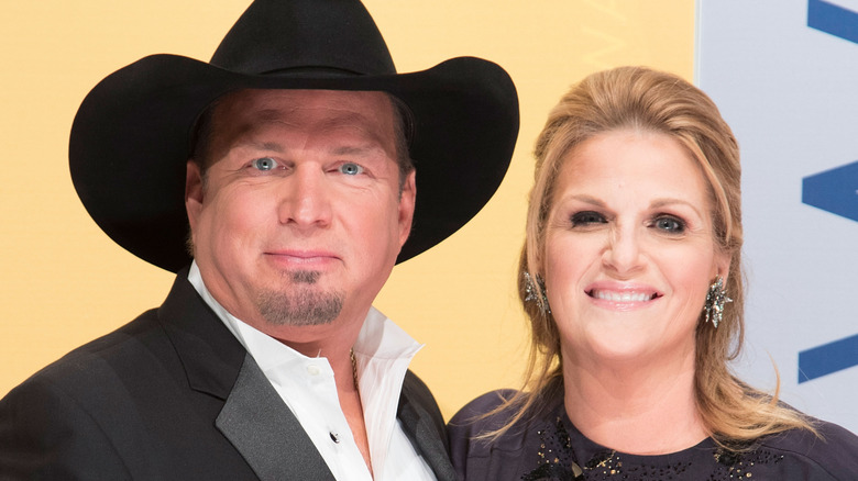 Singers Garth Brooks and Trisha Yearwood attend the CMAs in 2016