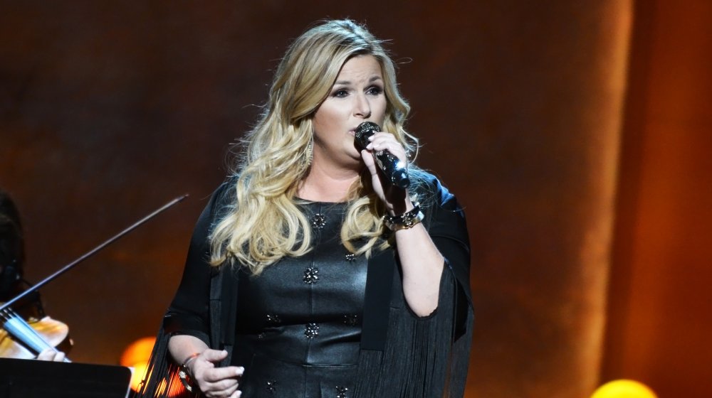 Trisha Yearwood performing