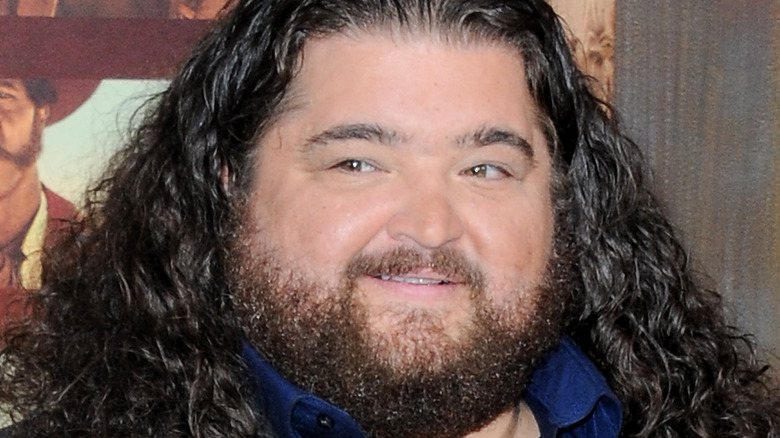 Jorge Garcia poses on the red carpet