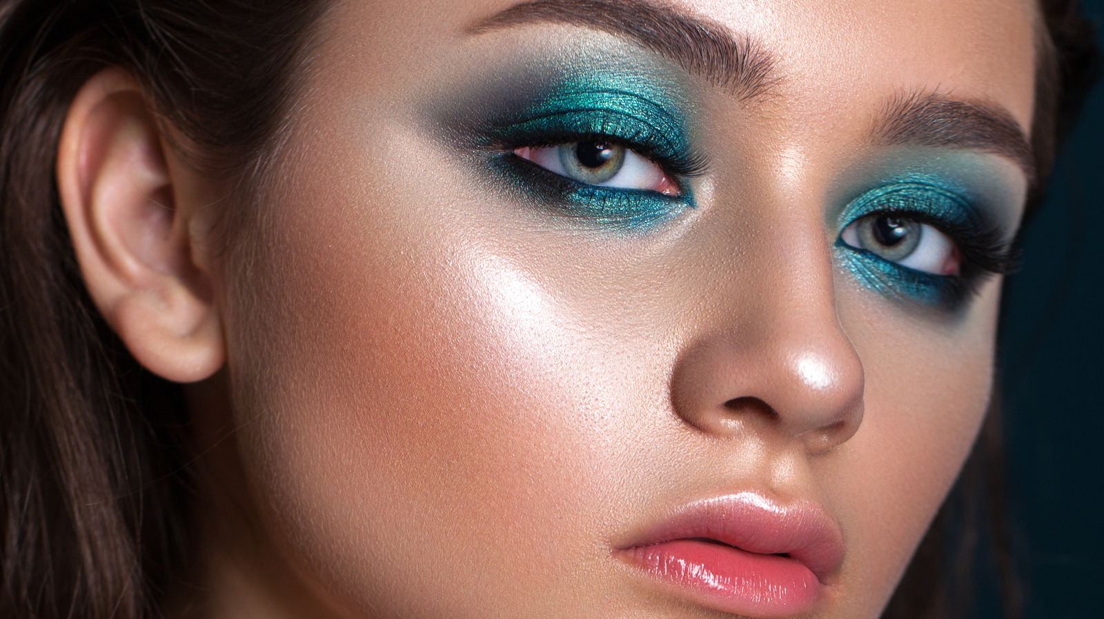 The Ultimate Guide To Achieving TikTok's Viral Poolside Blue Eyeshadow
