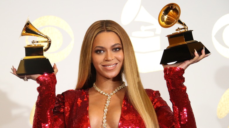 Beyoncé wins Grammys for "Lemonade"