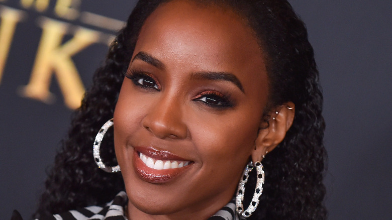 Kelly Rowland smiling