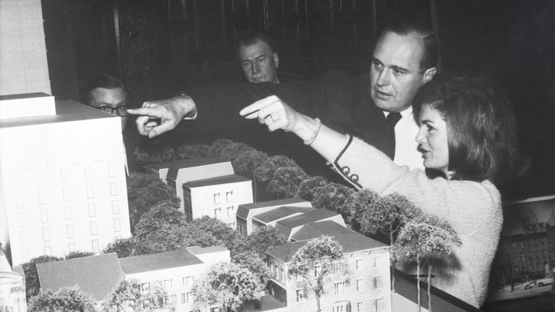 Jackie Kennedy and Jack Warnecke pointing at a building model together
