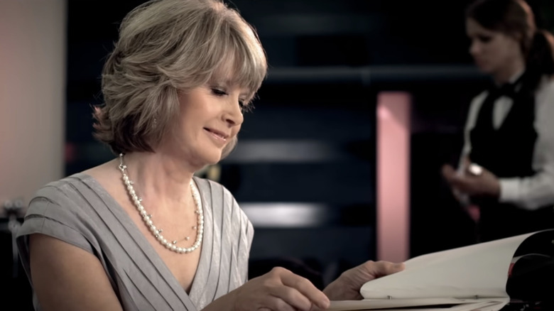 Screenshot of Carole Underwood in Carrie Underwood's music video for Mama's Song