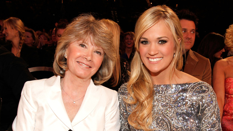 Carrie Underwood posing with mom Carole