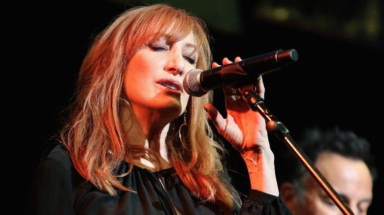 Patti Scialfa singing into a microphone