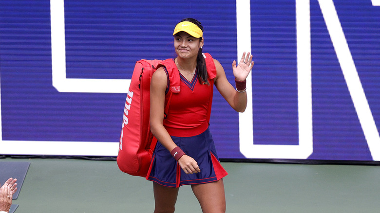Emma Raducanu waving