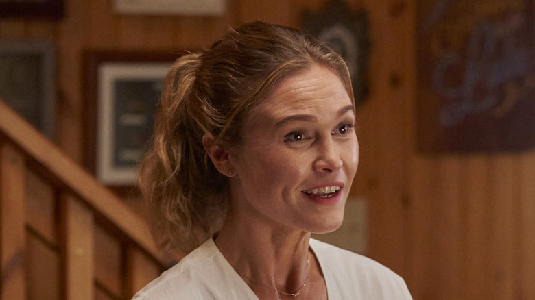 julia stiles shrugging