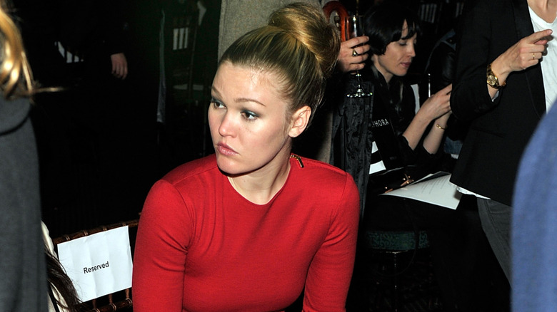 Julia Stiles red shirt