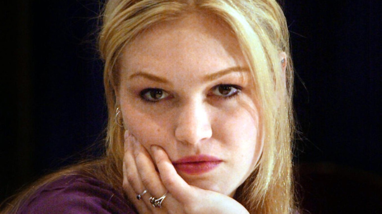 Julia Stiles hand on chin