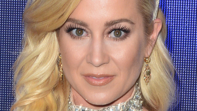 Kellie Pickler with dotted blue background