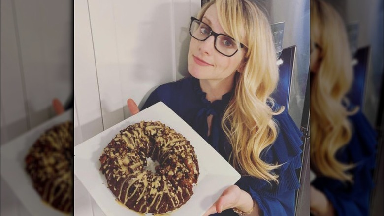 Melissa Rauch holding a plate of food