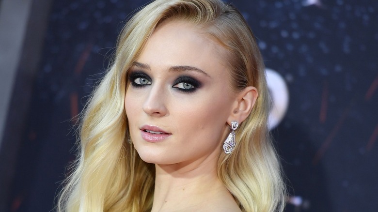 Sophie Turner Shares WHY Meeting Justin Bieber Was AWKWARD 