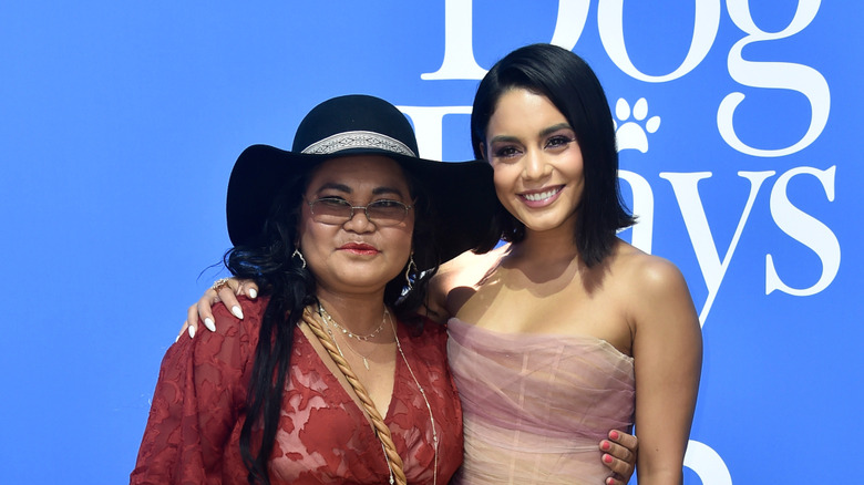 Gina Hudgens and Vanessa Hudgens