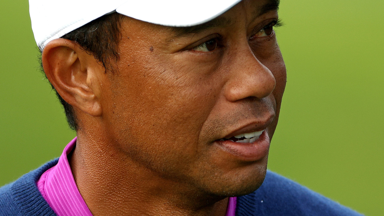 when does tiger tee off today